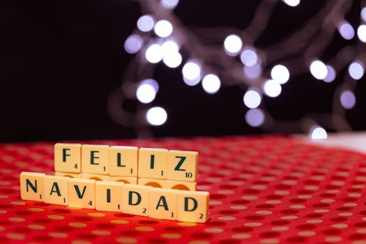 Scrabble tiles on a polka dot background spell 'Feliz Navidad' with festive lights in Ciudad de México.